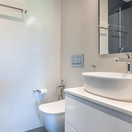 119 - Luxurious Two Bedroom Colina Park