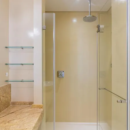 119 - Luxurious Two Bedroom Colina Park *
