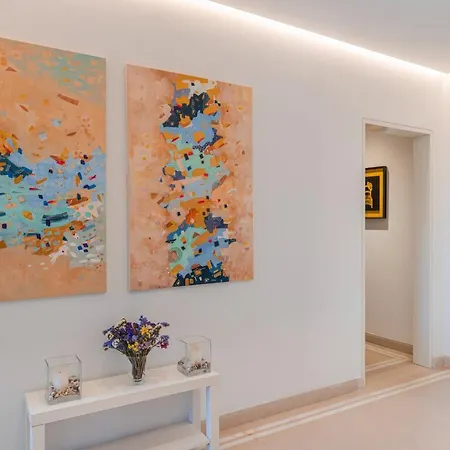 119 - Luxurious Two Bedroom Colina Park