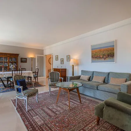 119 - Luxurious Two Bedroom Colina Park